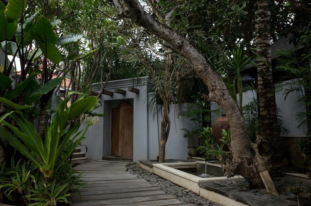 D'Sriwing Villa Gallery Kuta  Exterior photo